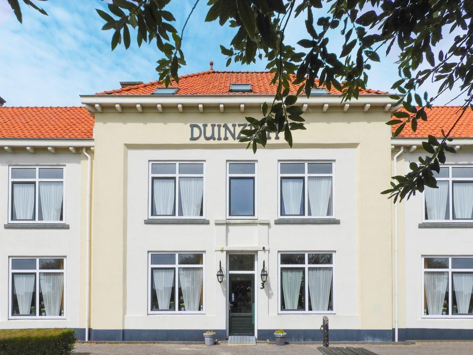 Front of VZ131 Group accommodation Westkapelle, vacation home with large windows in Westkapelle, Walcheren.