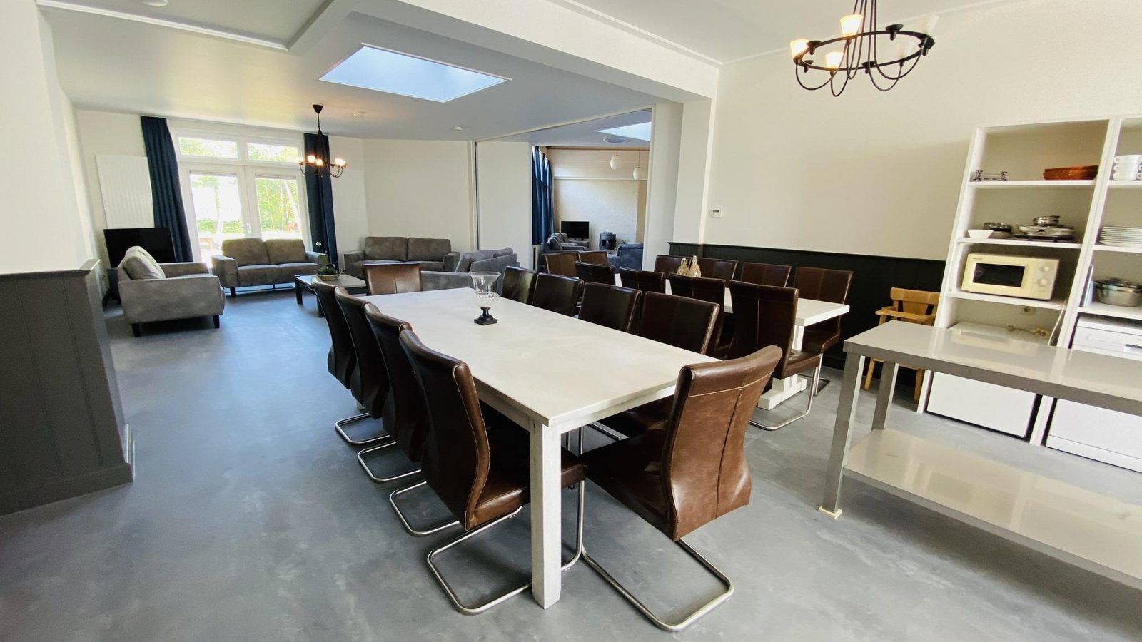 Cozy dining room of VZ131 Group accommodation Westkapelle, vacation home in Westkapelle, Walcheren.