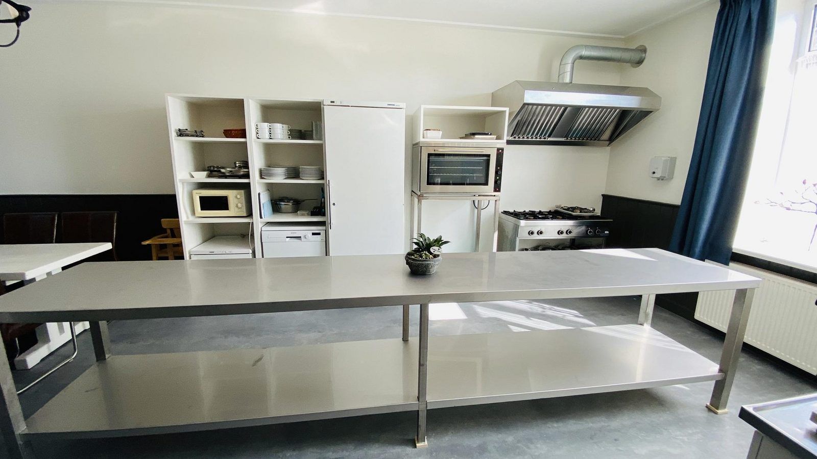 Modern kitchen in VZ131 Group accommodation Westkapelle, vacation home in Zeeland with plenty of workspace.
