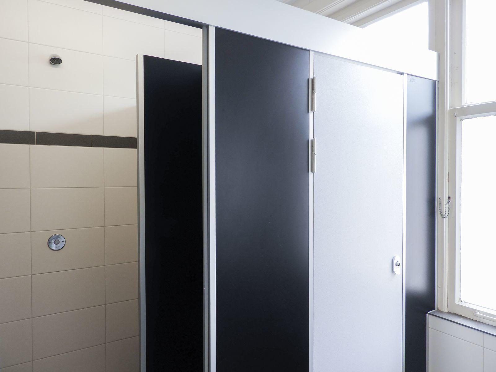 Shower cabin in VZ131 Group accommodation Westkapelle, vacation home in Zeeland.