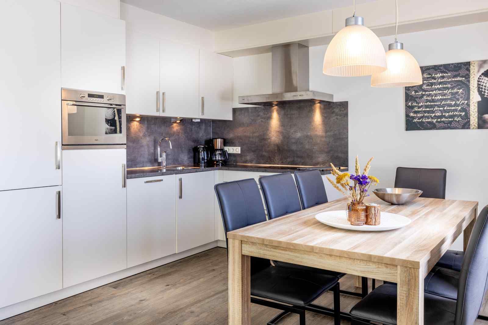 Kinderkamer in vakantiehuis ZE014, Domburg, Walcheren, met bed en wieg, ideaal voor gezinnen met kinderen.