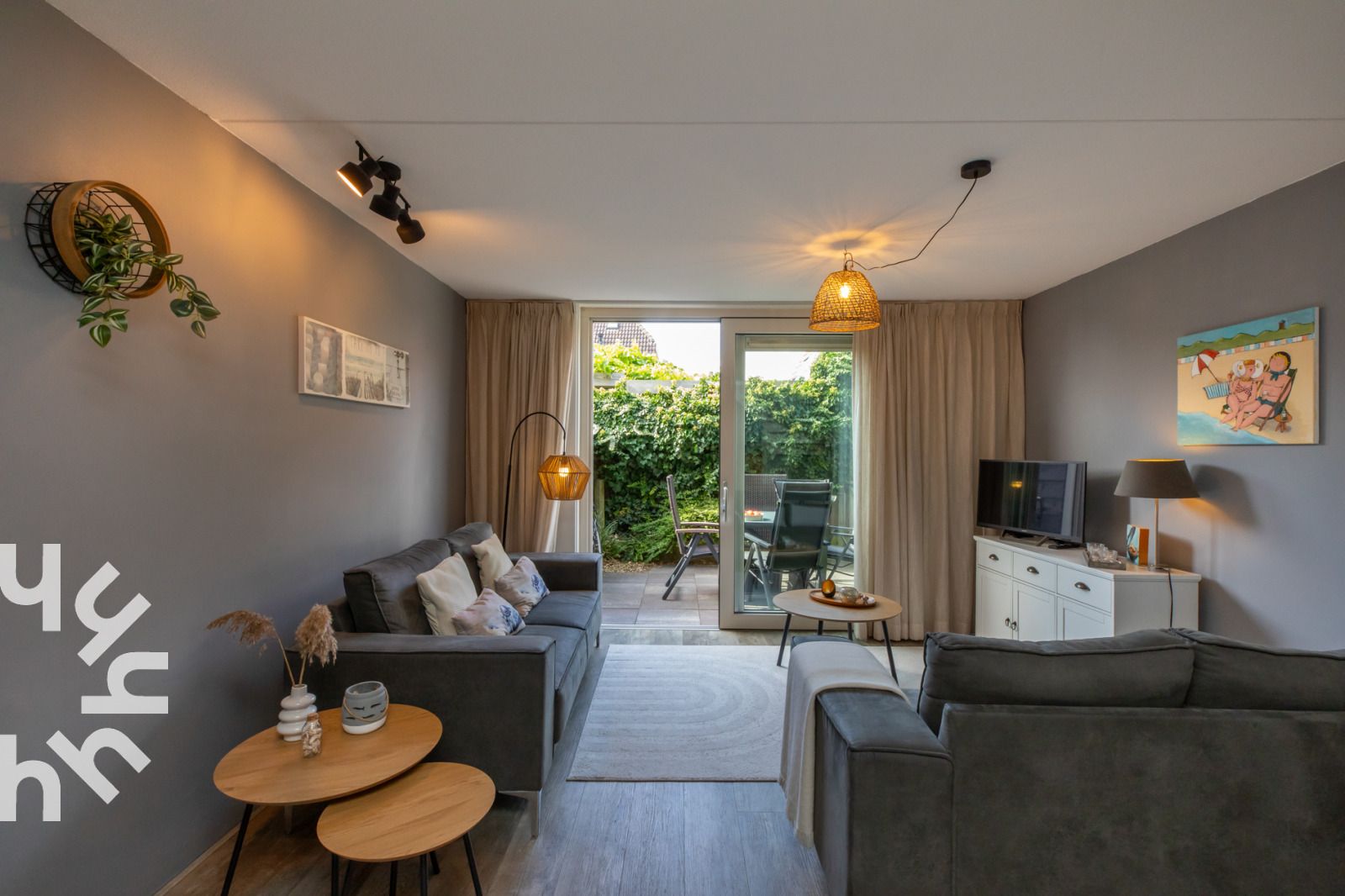 Knusse woonkamer van vakantiehuis ZE1594 in Domburg, Walcheren, Zeeland met comfortabele banken.