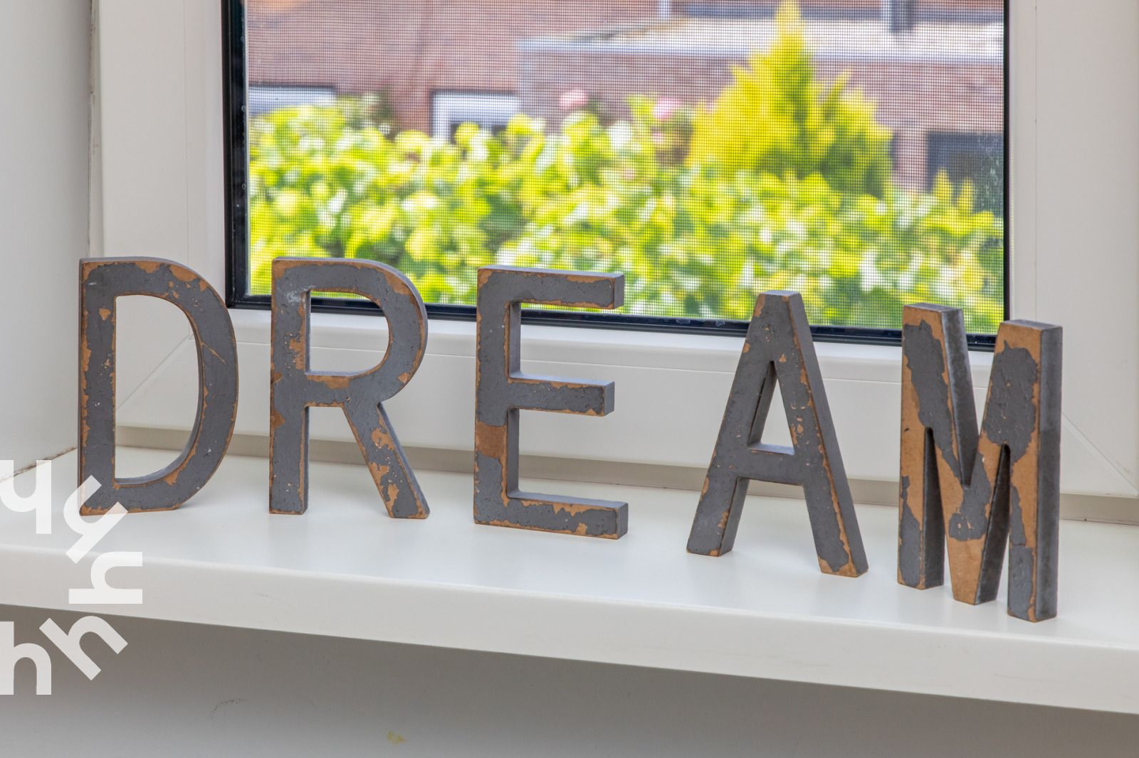 Stijlvolle woonkamer met kunst in vakantiehuis ZE1594 in Domburg, Walcheren, Zeeland.