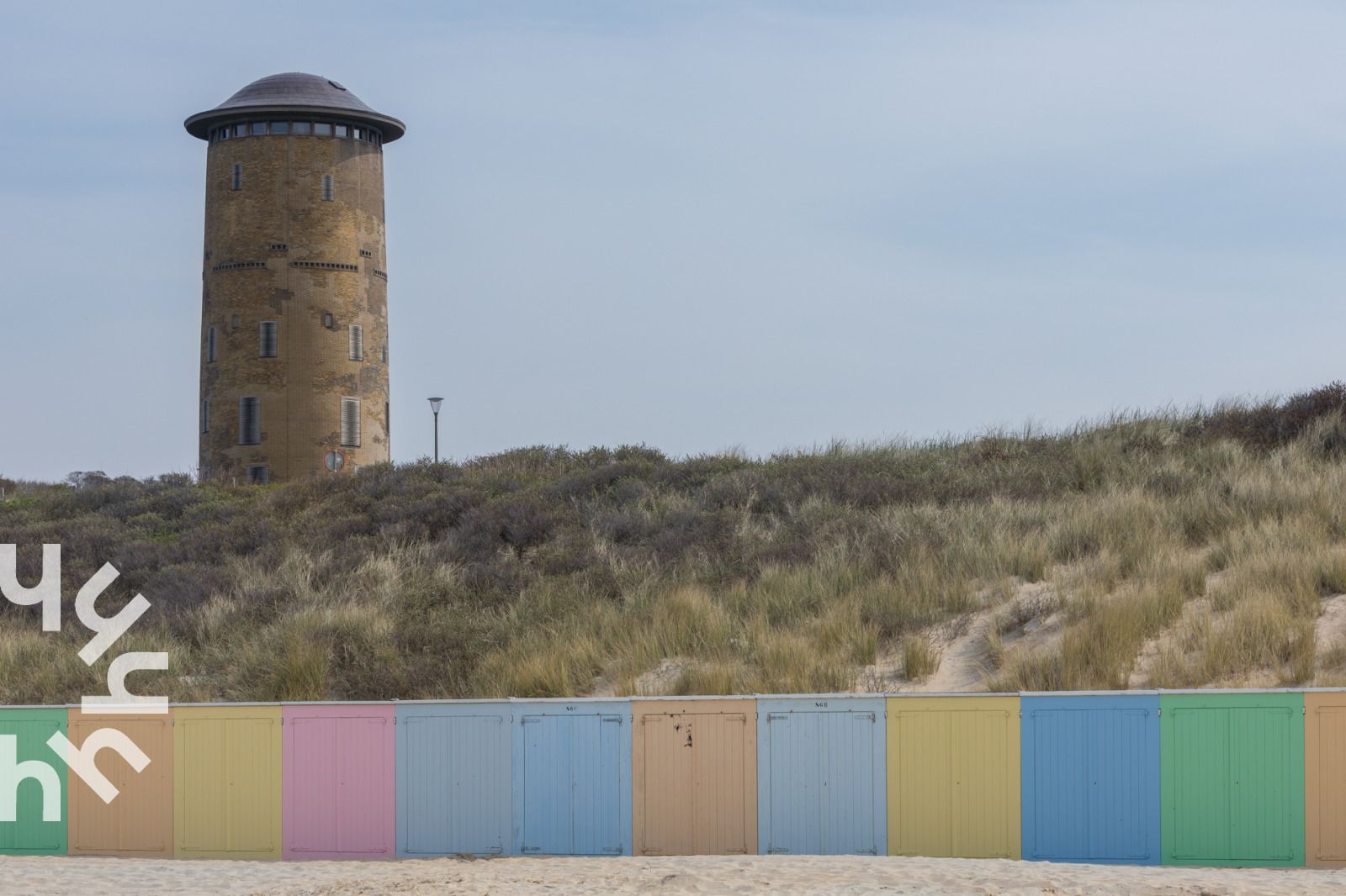 Zonovergoten strand in de buurt van vakantiehuis ZE1443 in Domburg, Walcheren, Zeeland.