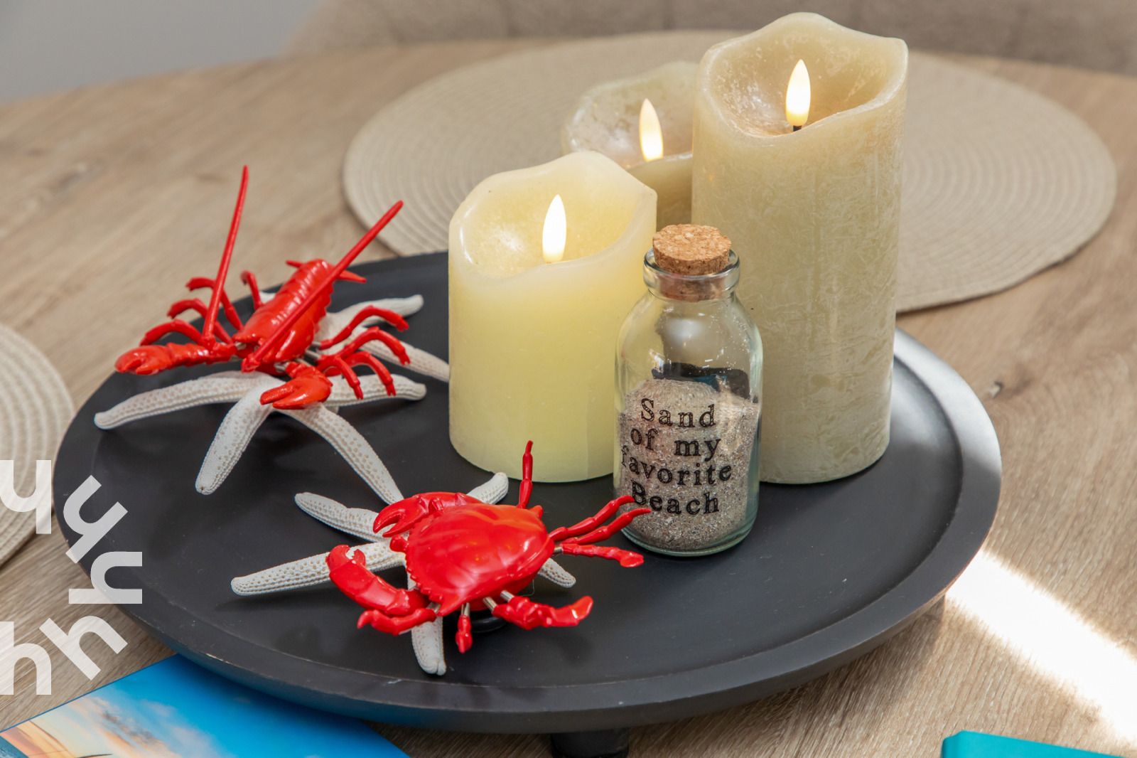 Decoratieve onderzetters in vakantiehuis ZE1443 in Domburg, Walcheren, Zeeland.