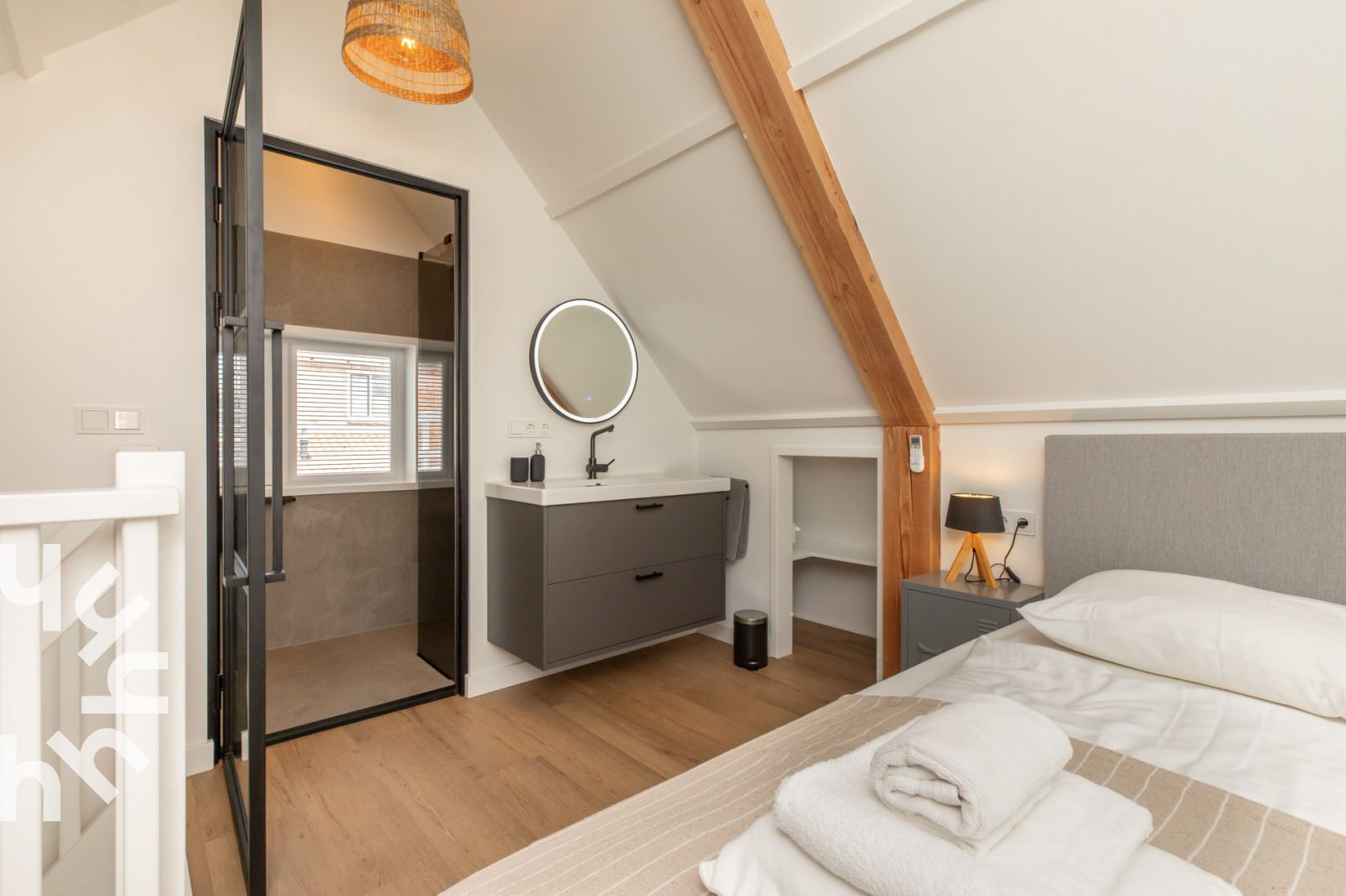 Uitzicht op het priveterras van vakantiehuis ZE1443 in Domburg, Walcheren, Zeeland.