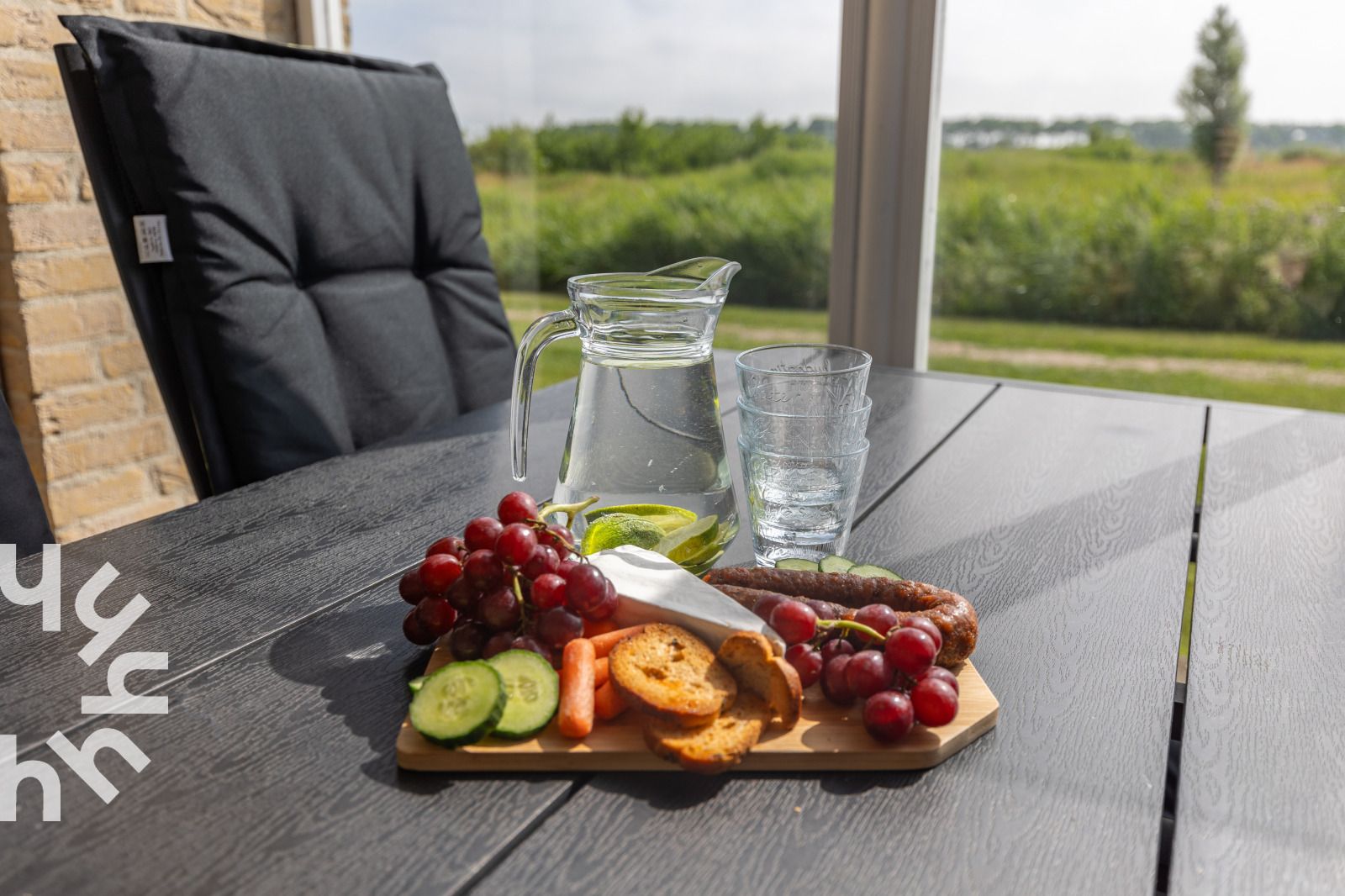 Ruime tuin bij vakantiehuis ZE379 in Vlissingen, Walcheren, Zeeland.