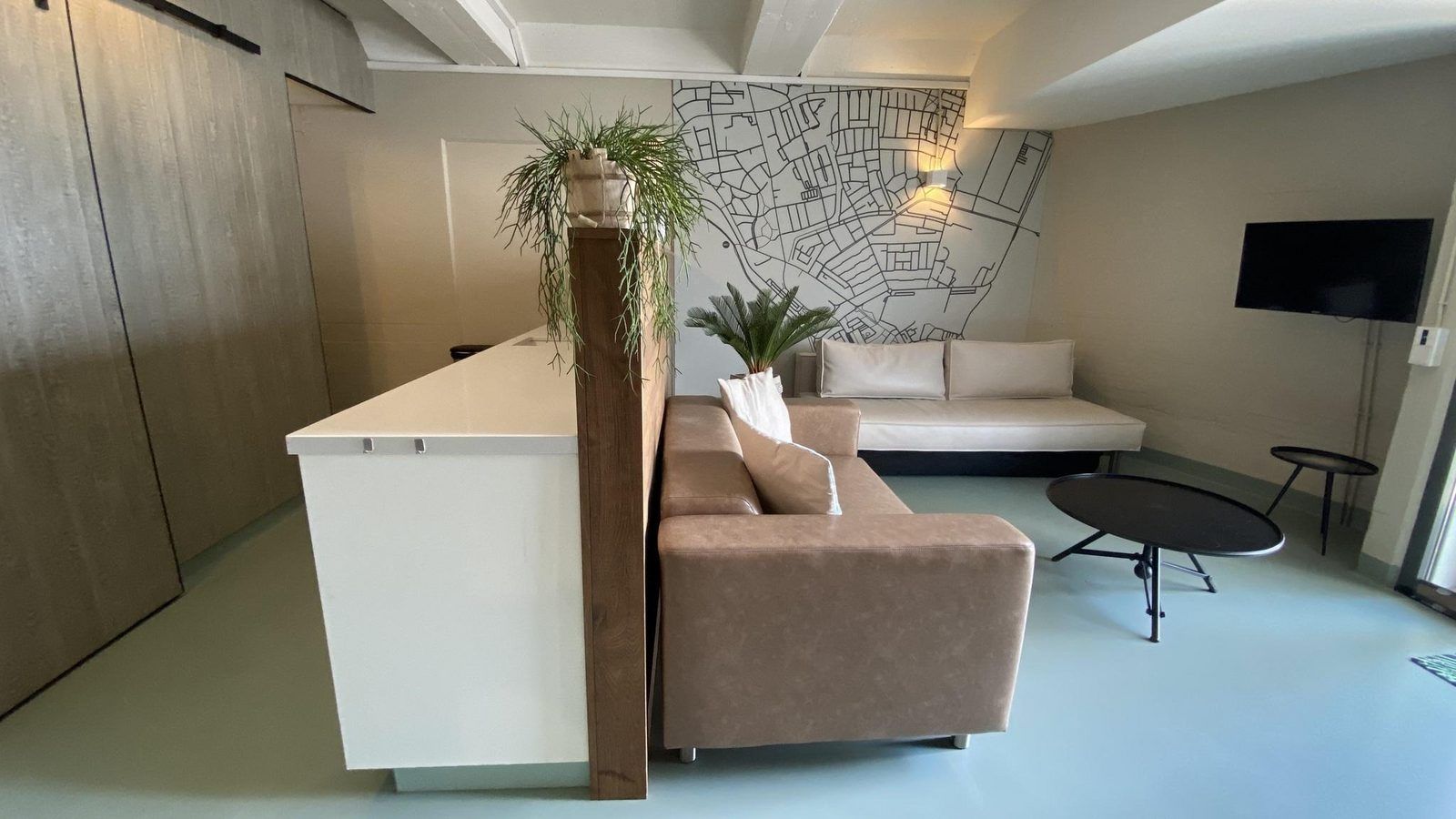 Eettafel met stoelen in VZ675 Strandwoning Vlissingen 4p in Vlissingen, Walcheren, Zeeland voor gezellige diners.