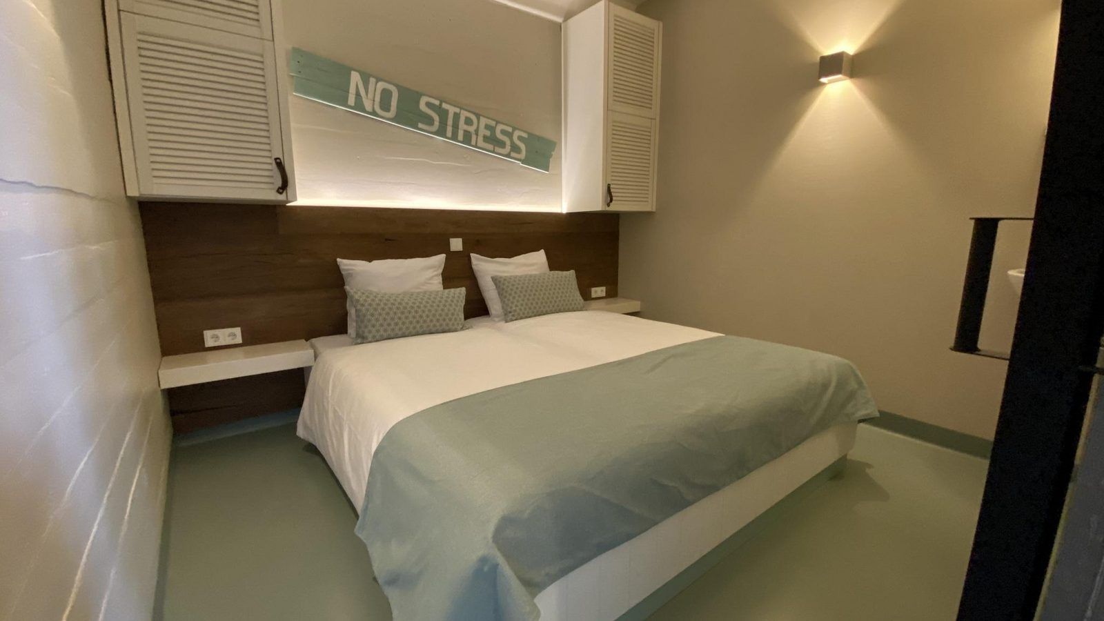 Comfortabele zithoek in VZ675 Strandwoning Vlissingen 4p in Vlissingen, Walcheren, Zeeland met moderne accenten.