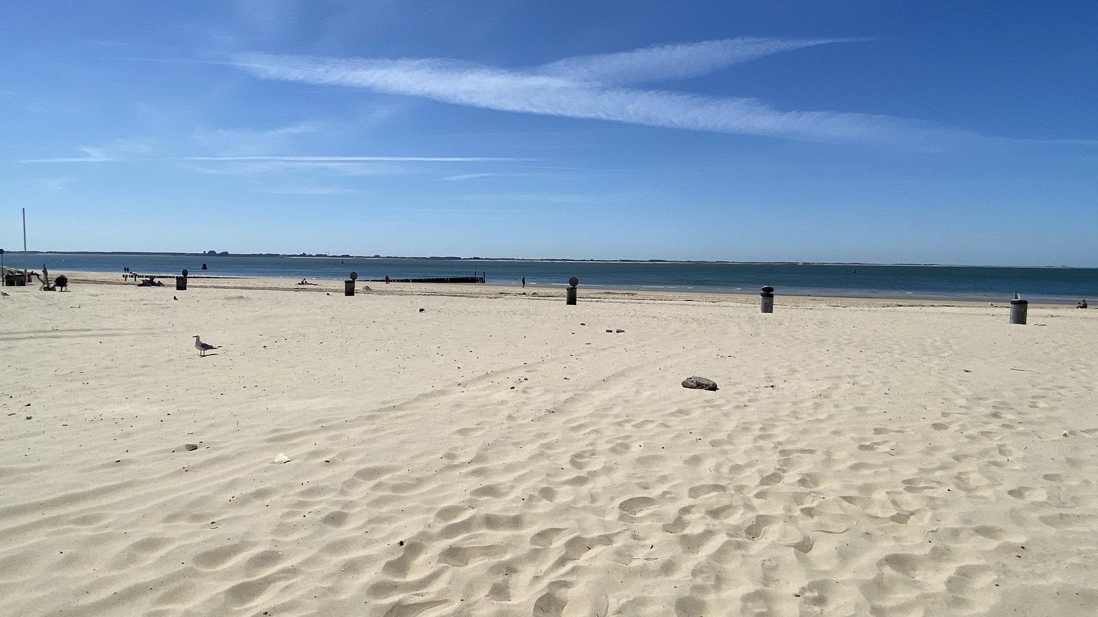 Zandstrand bij VZ675 Strandwoning Vlissingen 4p in Vlissingen, Walcheren, Zeeland met uitzicht op zee.