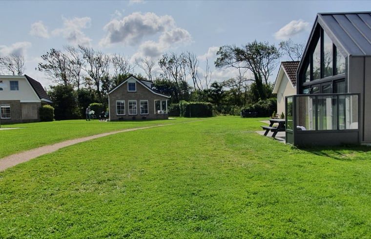 Groene omgeving van Vakantiehuisje in Vlissingen, een charmante vakantiewoning in Walcheren, Zeeland.