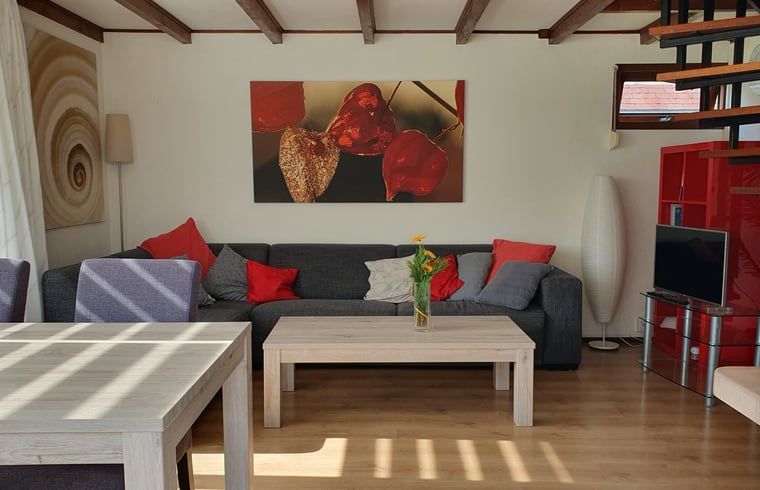 Comfortabele zithoek in Vakantiehuisje in Vlissingen, perfect voor een gezellige vakantie in Zeeland.