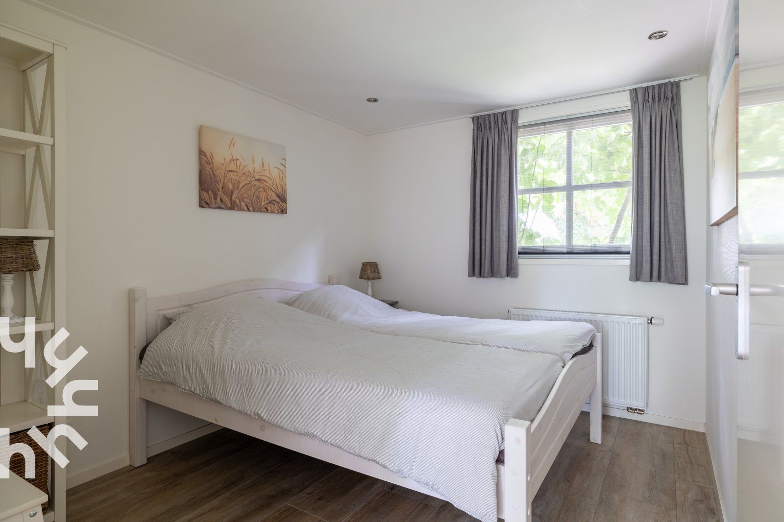 Modernes Badezimmer und Treppenhaus im Ferienhaus ZE257 in Aagtekerke, Walcheren, Zeeland.