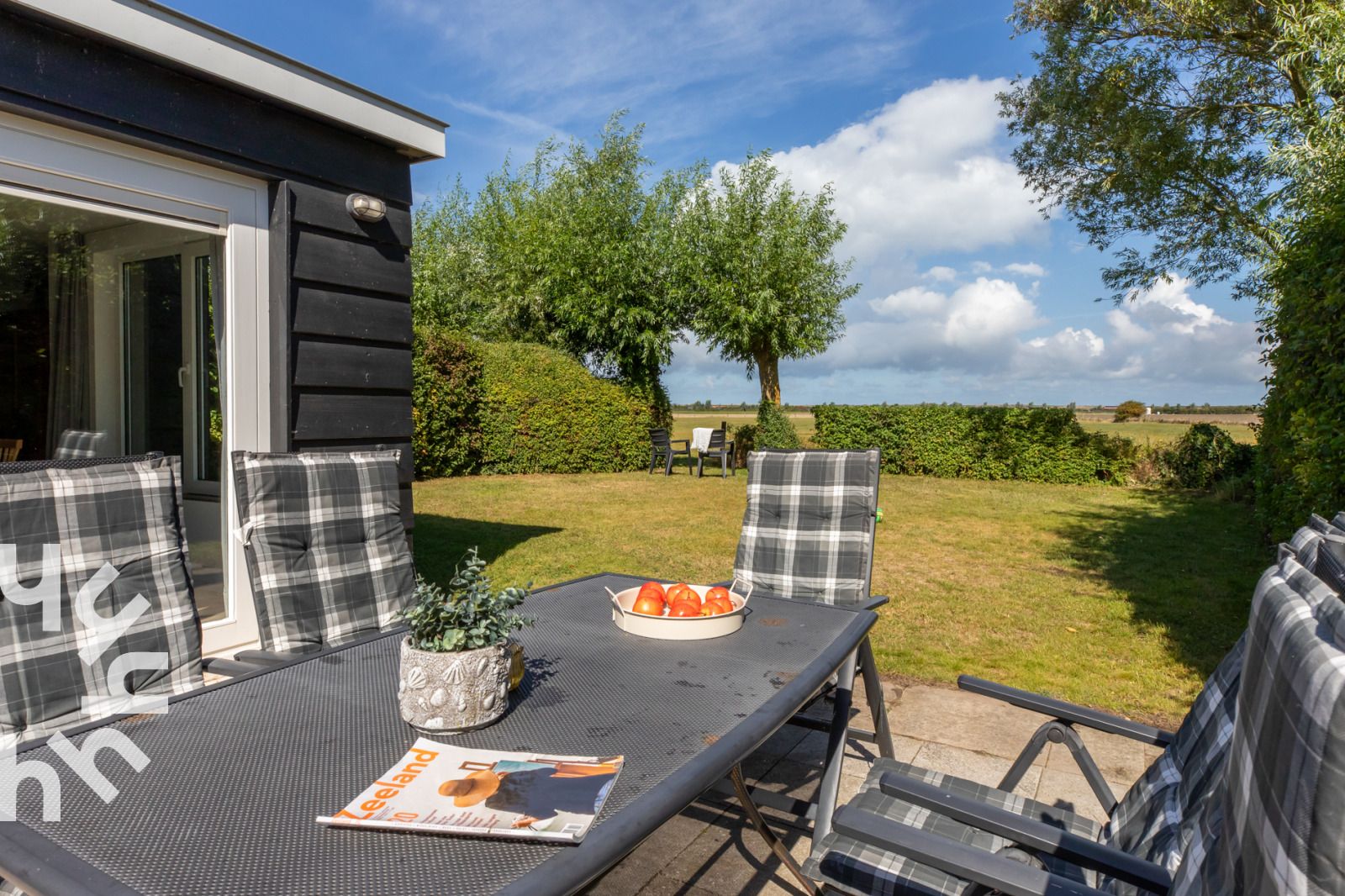 Kueche und Essbereich im Ferienhaus ZE257 in Aagtekerke, Walcheren, Zeeland mit viel Licht.