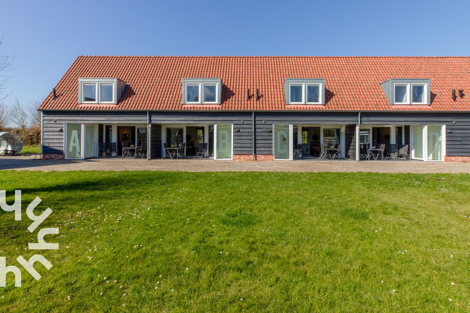 Koffiezetapparaten in de keuken van vakantiehuis ZE1445 in Aagtekerke, Walcheren.