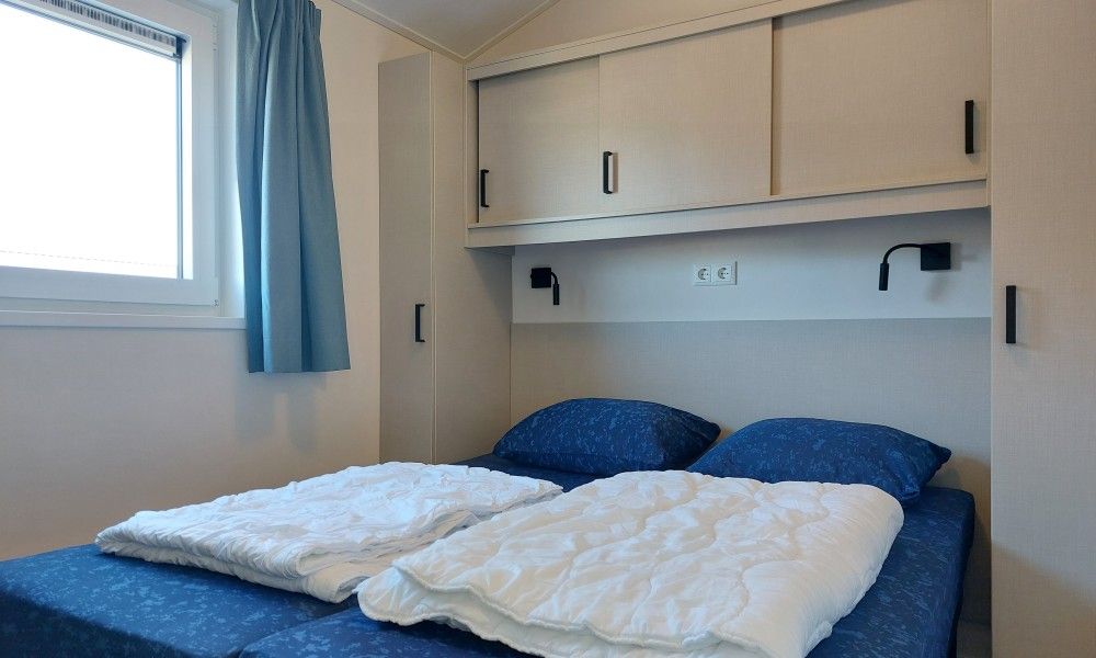 Komfortables Doppelzimmer im Chalet Zeeotter 6 Persoons, Zoutelande, Zeeland.
