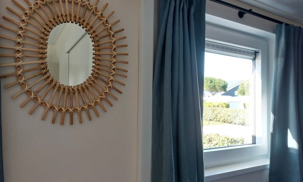 Dekorativer Spiegel im Sea otter Ferienhaus fuer 6 Personen, Zoutelande, Walcheren, Zeeland.