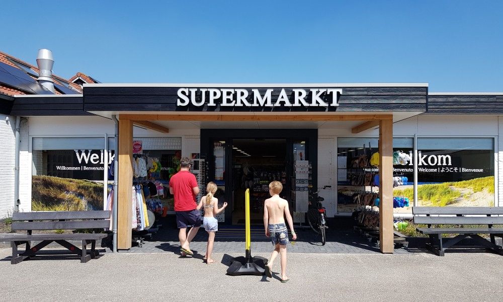 Supermarkt bei Zeeotter 6 Persoons vakantiehuis, Zoutelande, Walcheren, Zeeland.