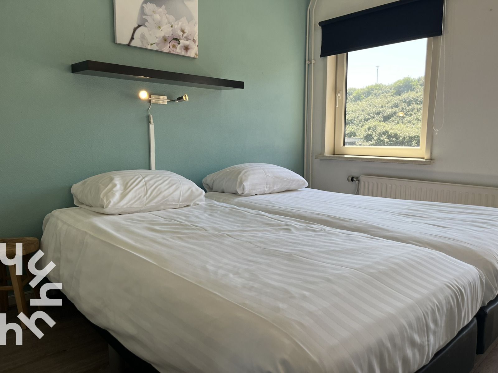 Walking path along the coast of Zoutelande, Walcheren, near vacation home ZE303, ideal for relaxation.