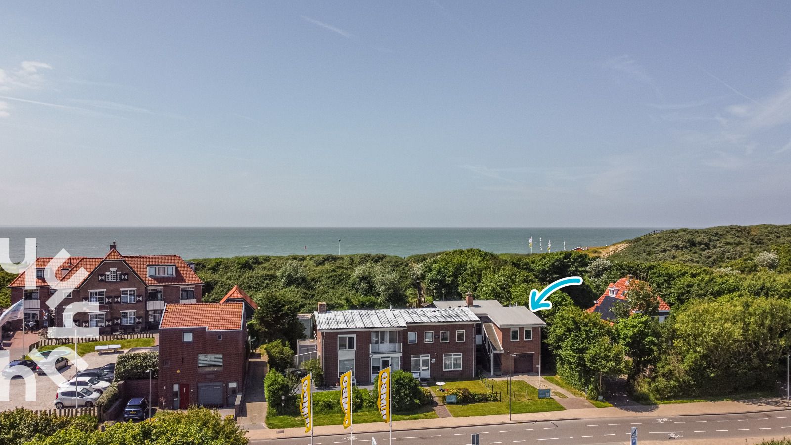 Luchtfoto van vakantiehuis ZE312 in Zoutelande, Walcheren met uitzicht op de zee en groene omgeving in Zeeland.