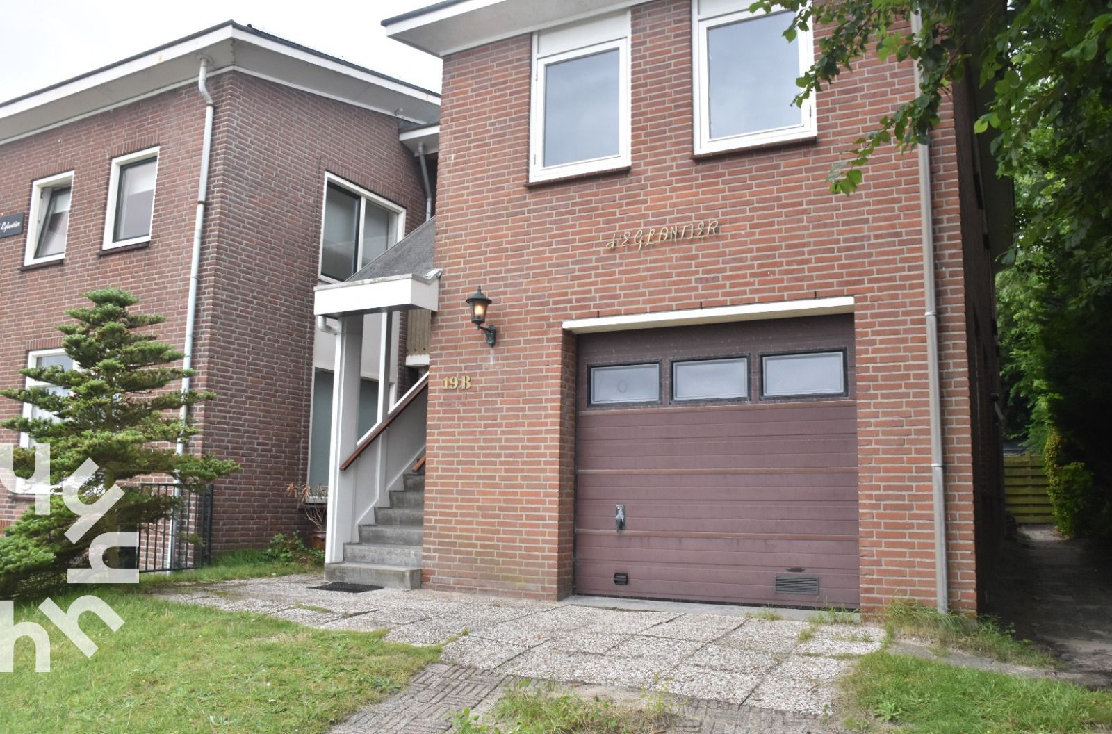 Ruime woonkamer van vakantiehuis ZE312 in Zoutelande, Walcheren met comfortabele zithoek en veel natuurlijk licht in Zeeland.