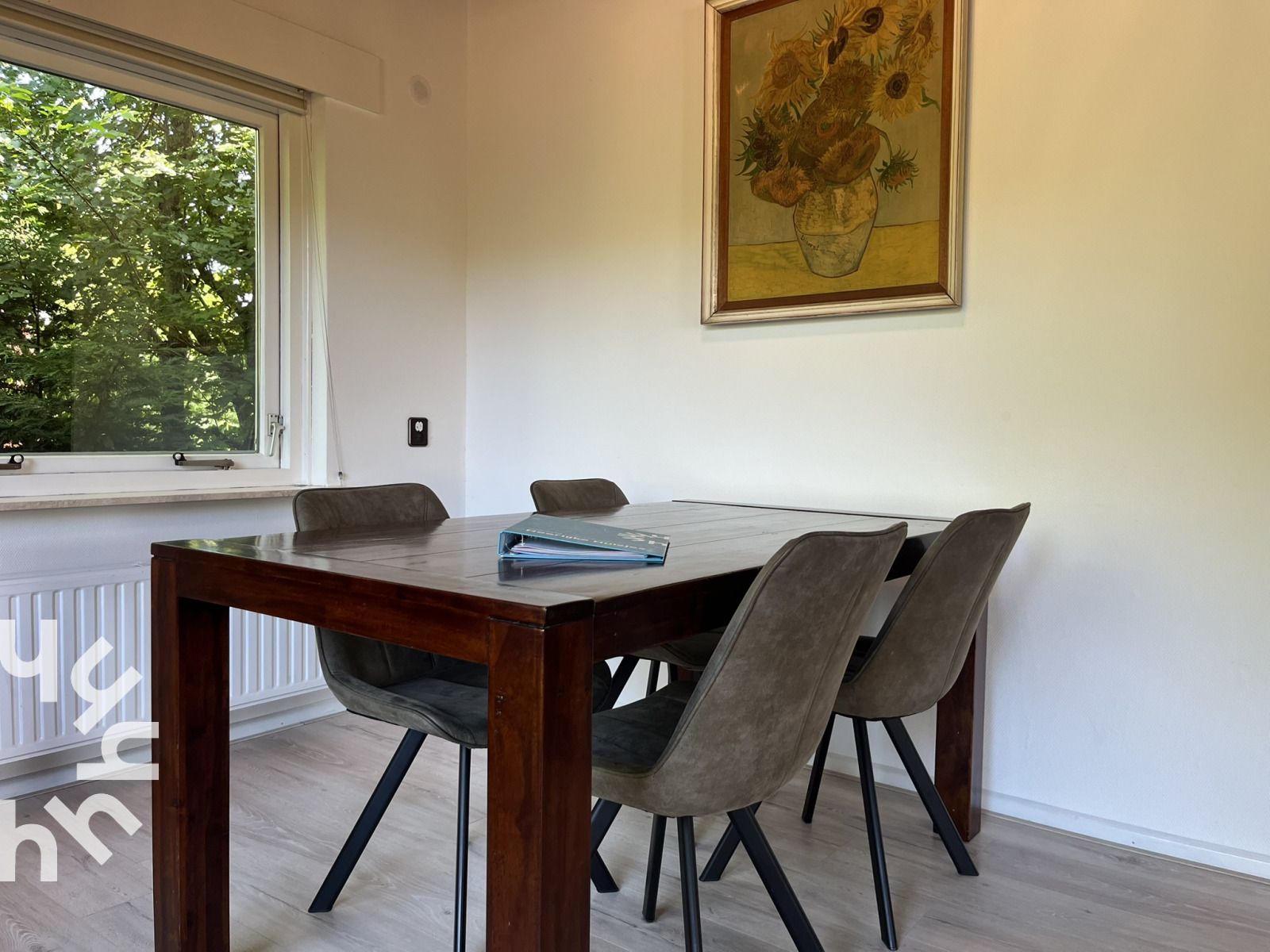 Uitzicht over Zoutelande vanuit vakantiehuis ZE312 in Walcheren met kerktoren en duinen in Zeeland.