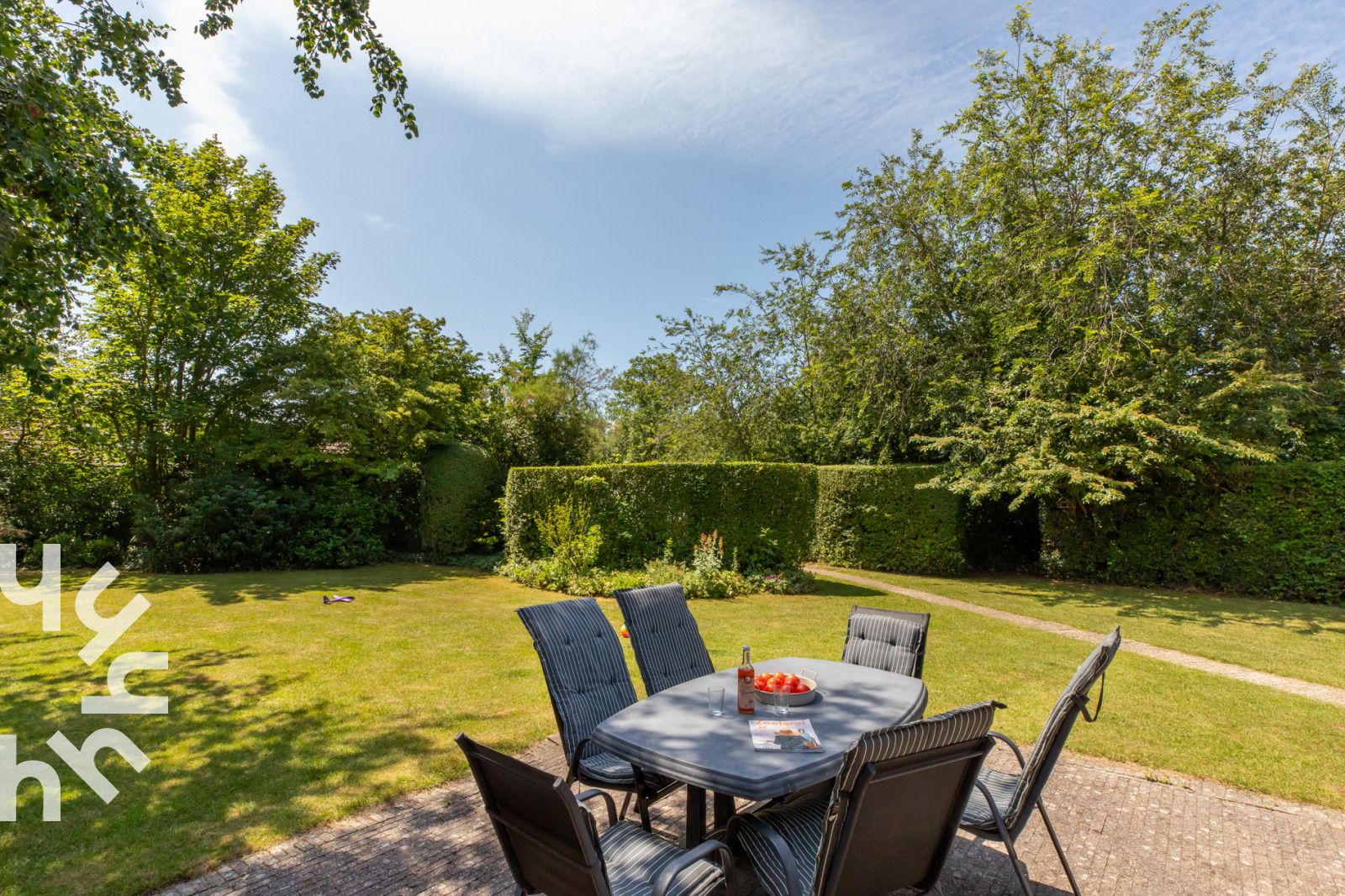 Moderne badkamer in vakantiehuis ZE281 in Zoutelande, Walcheren, Zeeland.
