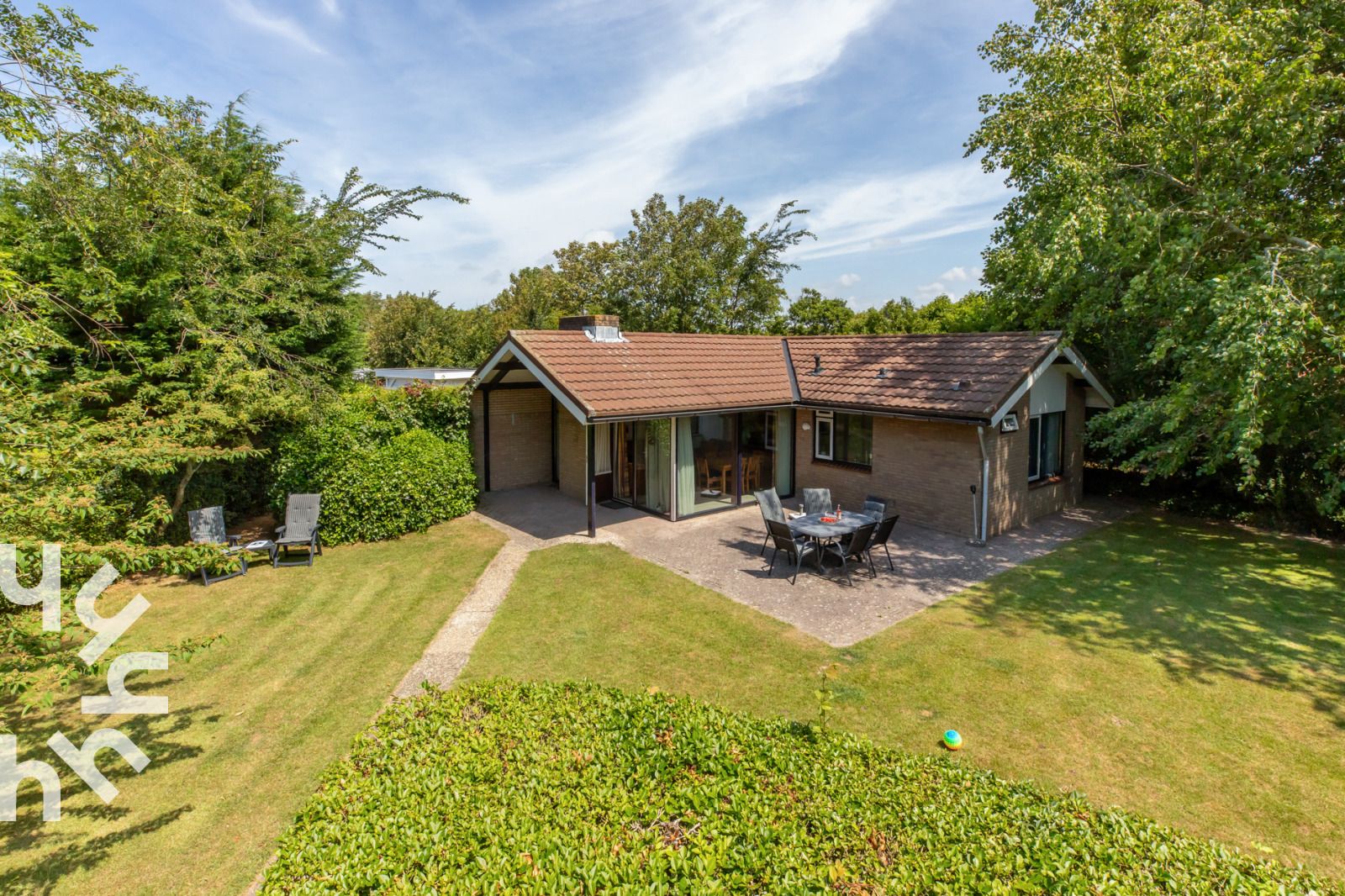 Slaapkamer met eenpersoonsbedden in vakantiehuis ZE281 in Zoutelande, Walcheren, Zeeland.