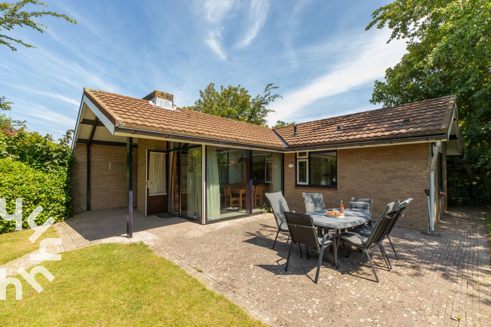 Tuin met zitgedeelte bij vakantiehuis ZE281 in Zoutelande, Walcheren, Zeeland.