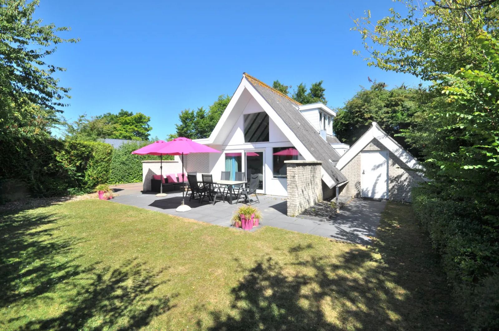 Ferienhaus ZE1687 in Zoutelande, Walcheren mit sonniger Terrasse und Garten, ideal fuer einen erholsamen Aufenthalt in Zeeland.