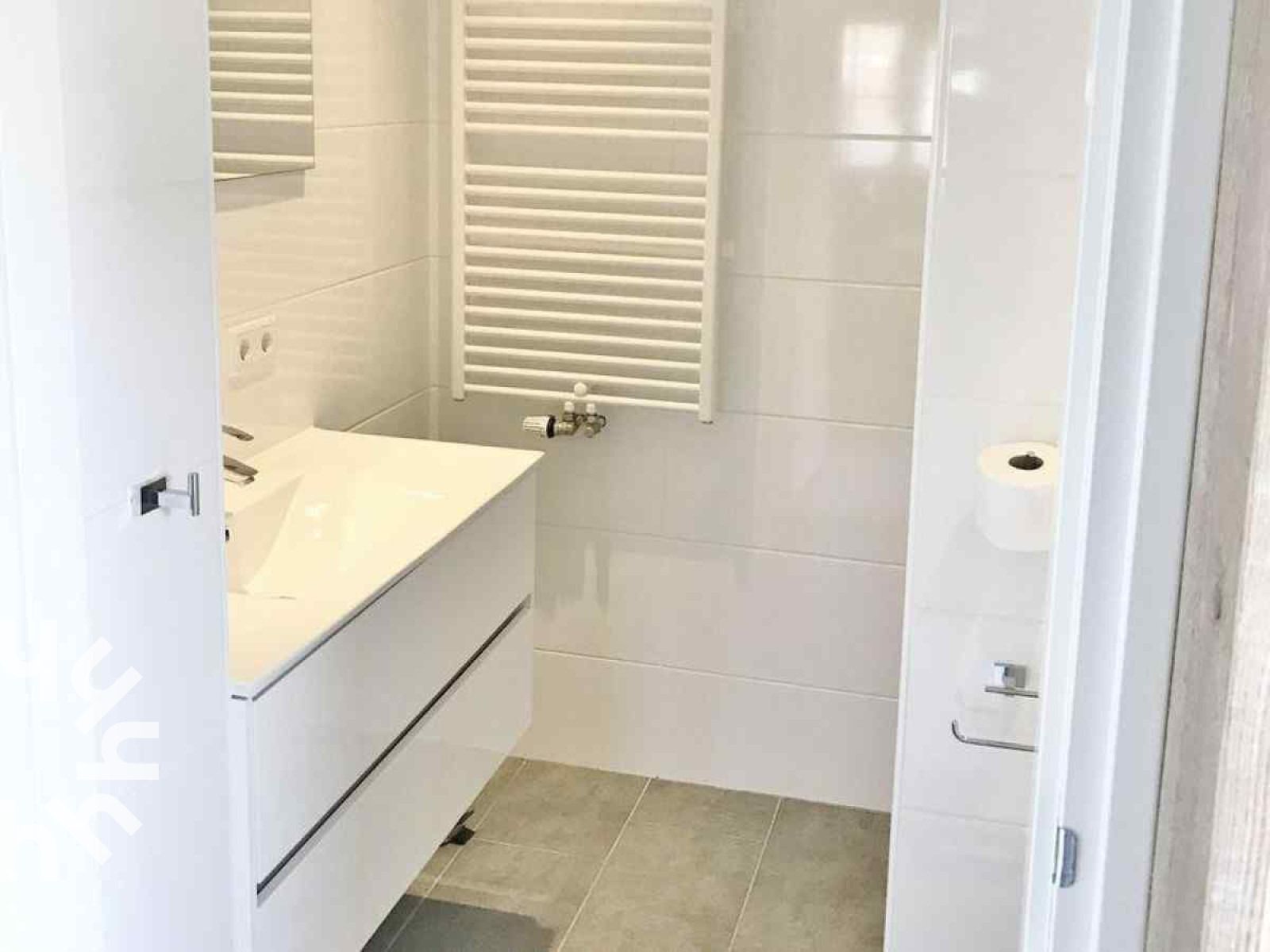 Kitchen with wooden finish in vacation home ZE1392, Zoutelande, Walcheren.