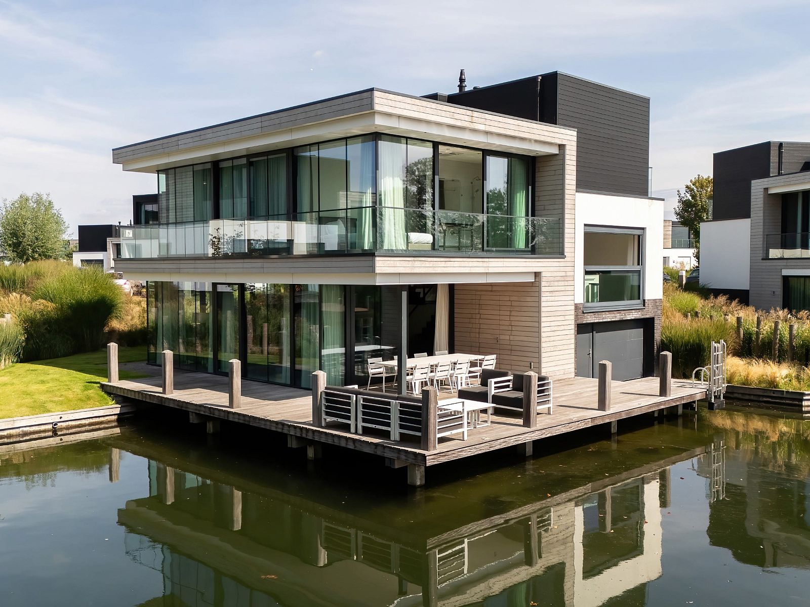 Detached house in Arnemuiden, Walcheren, Zeeland with modern architecture and spacious waterfront terrace for a relaxing vacation.