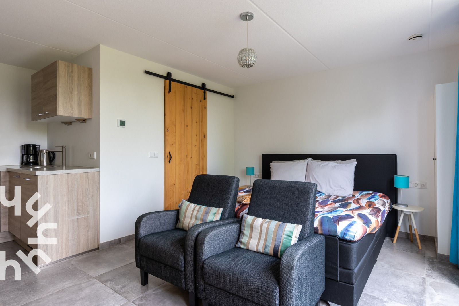 Private Terrasse des Ferienhauses ZE583 in Vrouwenpolder, Walcheren, ideal fuer Mahlzeiten im Freien an der frischen Luft Zeelands.