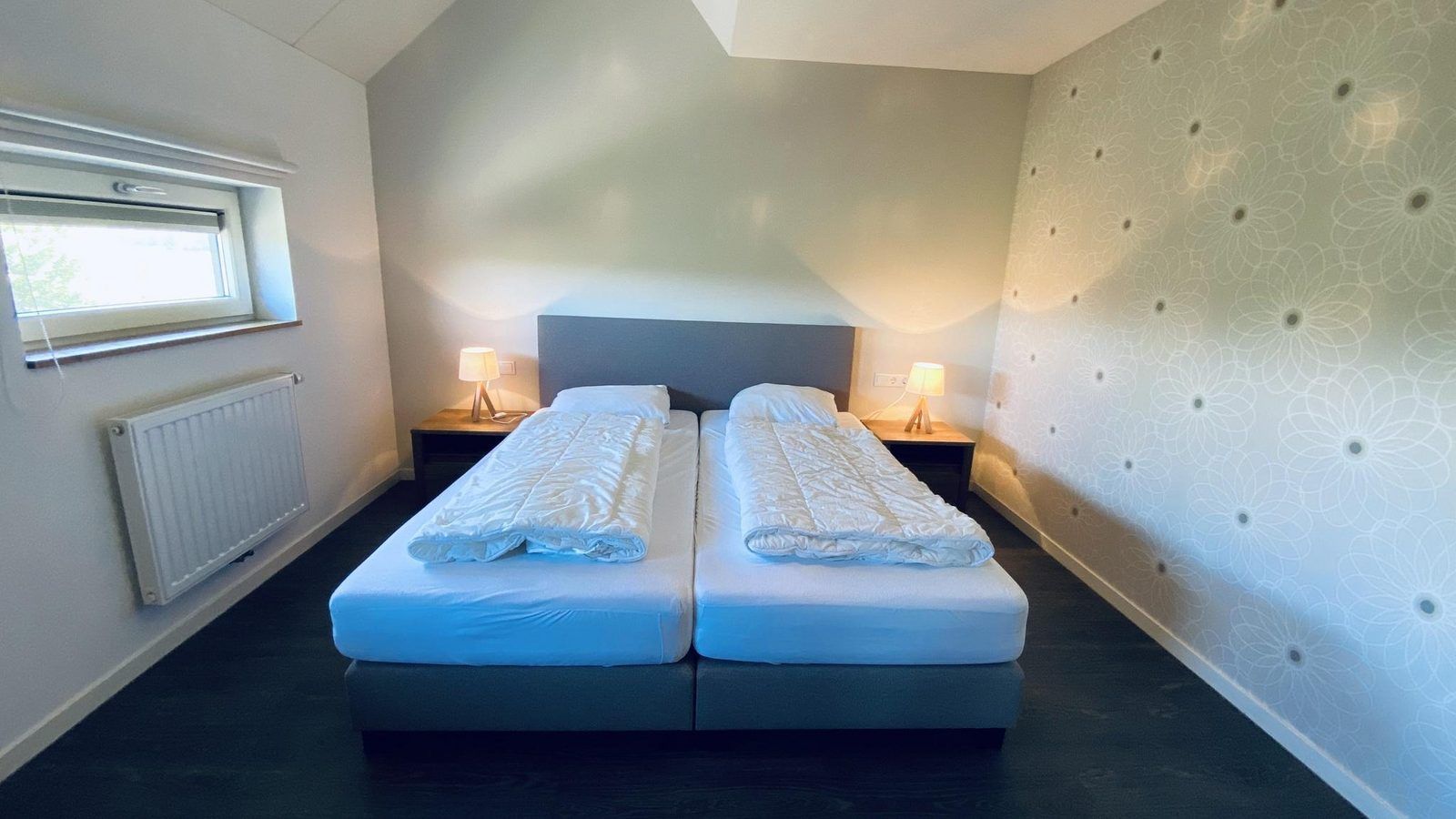 Doppelbett in VZ587 Ferienhaus Vrouwenpolder, Walcheren, Zeeland.