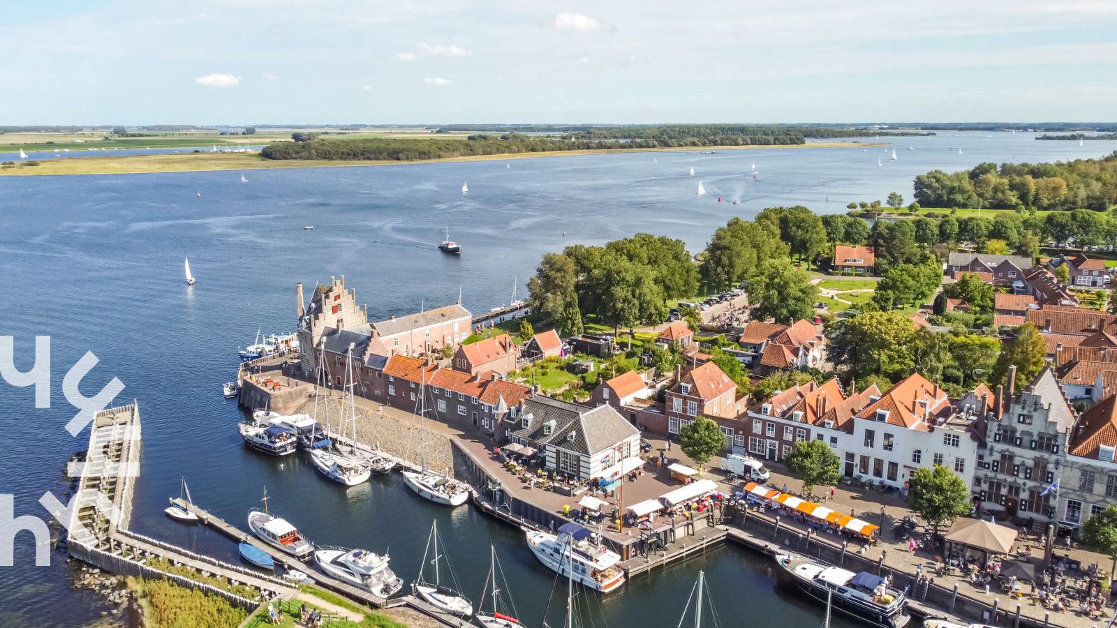 Modern sink in vacation home ZE1152, Veere, Walcheren, Zeeland.