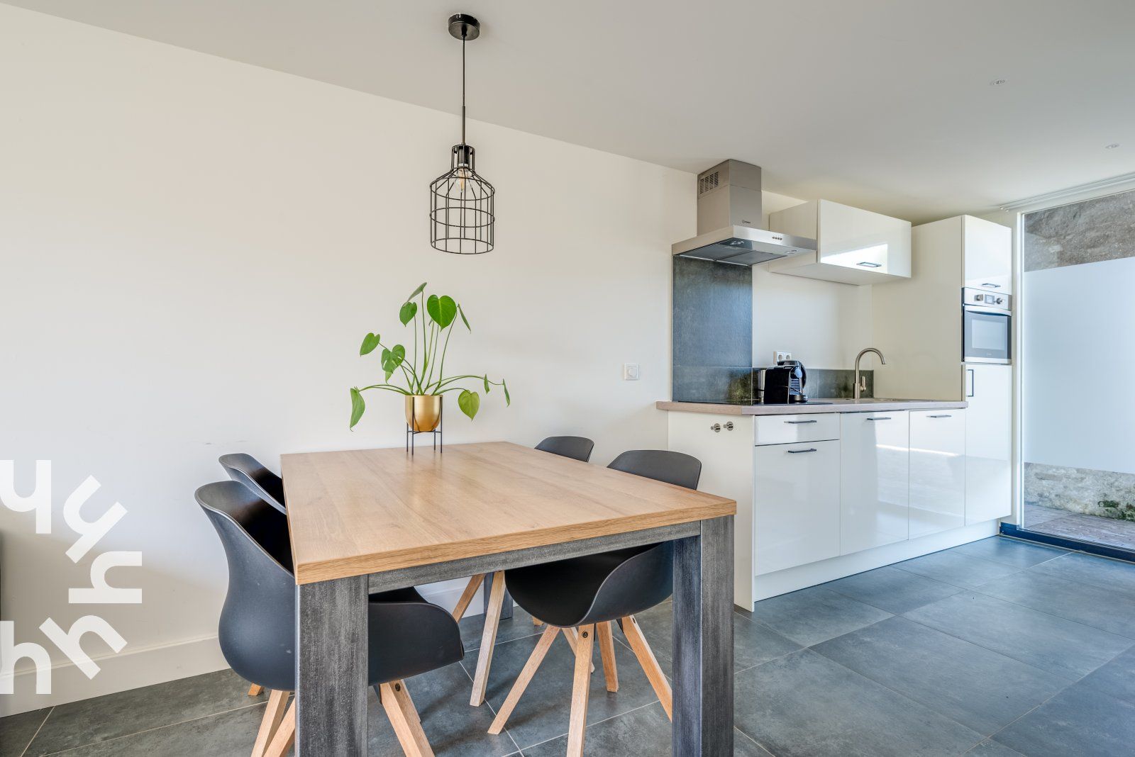 Vast green surroundings at vacation home ZE1152, Veere, Walcheren, Zeeland.