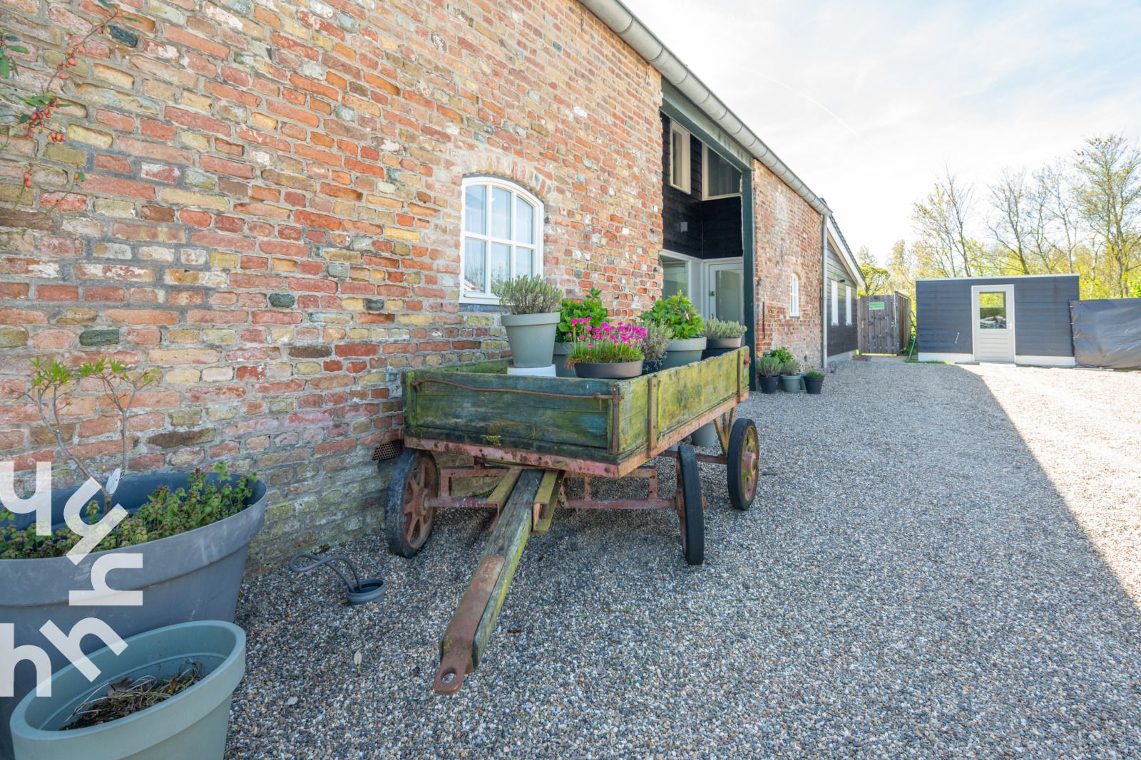 Fully equipped kitchen in vacation home ZE1151, Veere, Walcheren, Zeeland, with modern appliances.