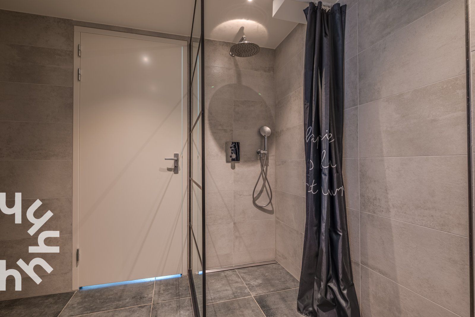 Charming garden fence at vacation home ZE1151 in Veere, Walcheren, Zeeland for privacy.