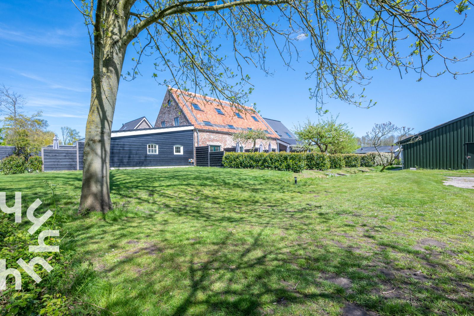 Minimalist bedroom with clothes rack in vacation home ZE1151, Veere, Walcheren, Zeeland.