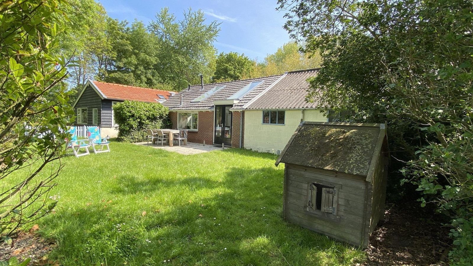 VZ119 Vakantiewoning Veere in Walcheren, Zeeland met groene tuin en zonnig terras.