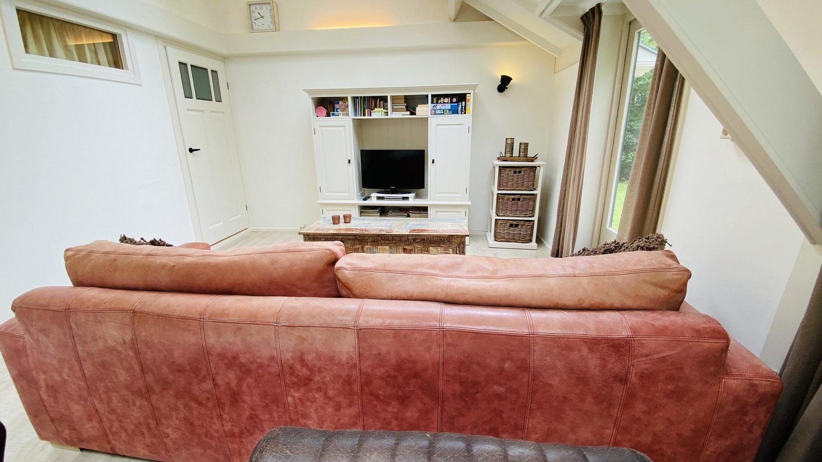 Gezellige zithoek in VZ119 Vakantiewoning Veere, ideaal voor ontspanning in Walcheren.