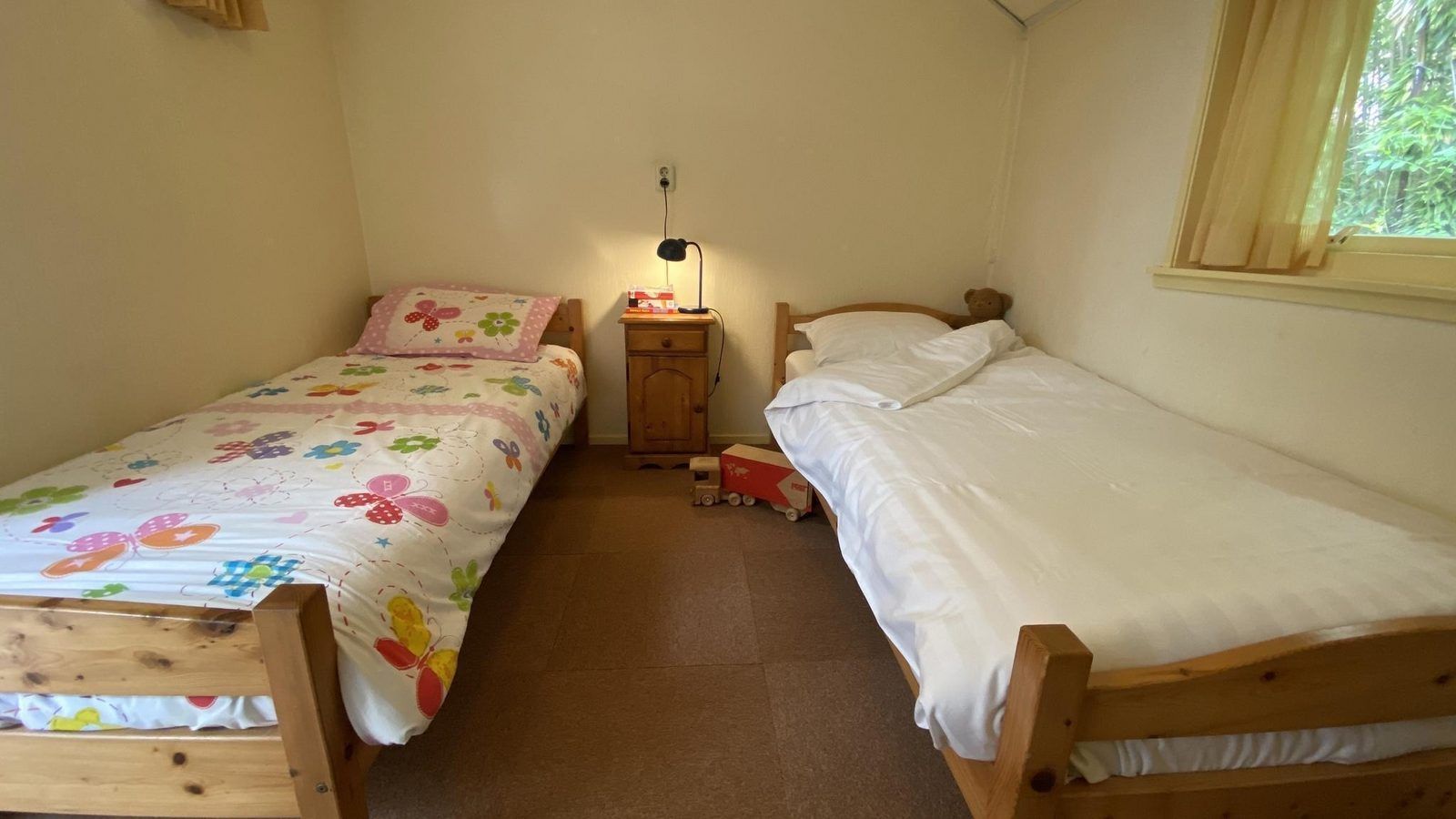 Kinderkamer met twee bedden in VZ119 Vakantiewoning Veere, Walcheren, Zeeland.