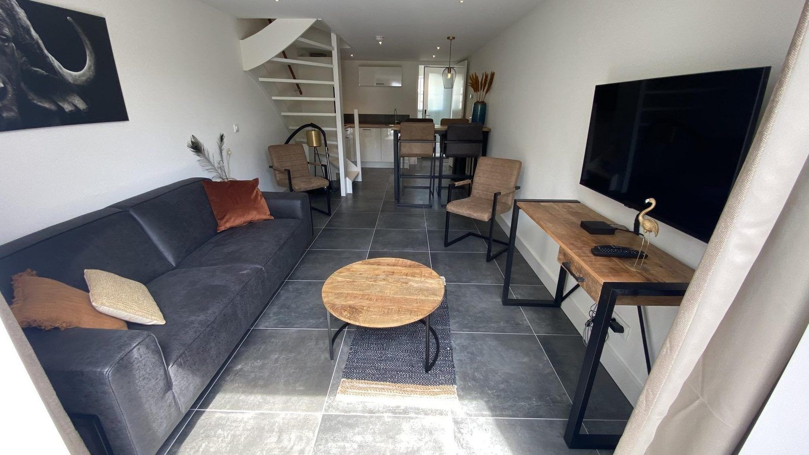 Stylish living room of VZ1022 Holiday apartment in Veere, Walcheren, Zeeland with comfortable furniture.