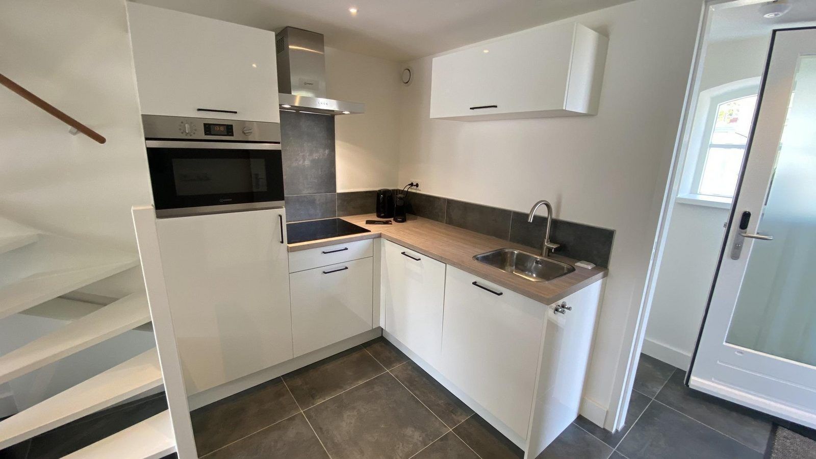 Modern kitchen in VZ1022 Holiday apartment in Veere, Walcheren, Zeeland with all amenities.