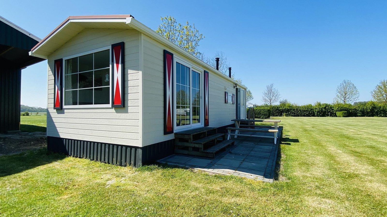 Side view of VZ235 Chalet Veere in Veere, Walcheren with sunny terrace