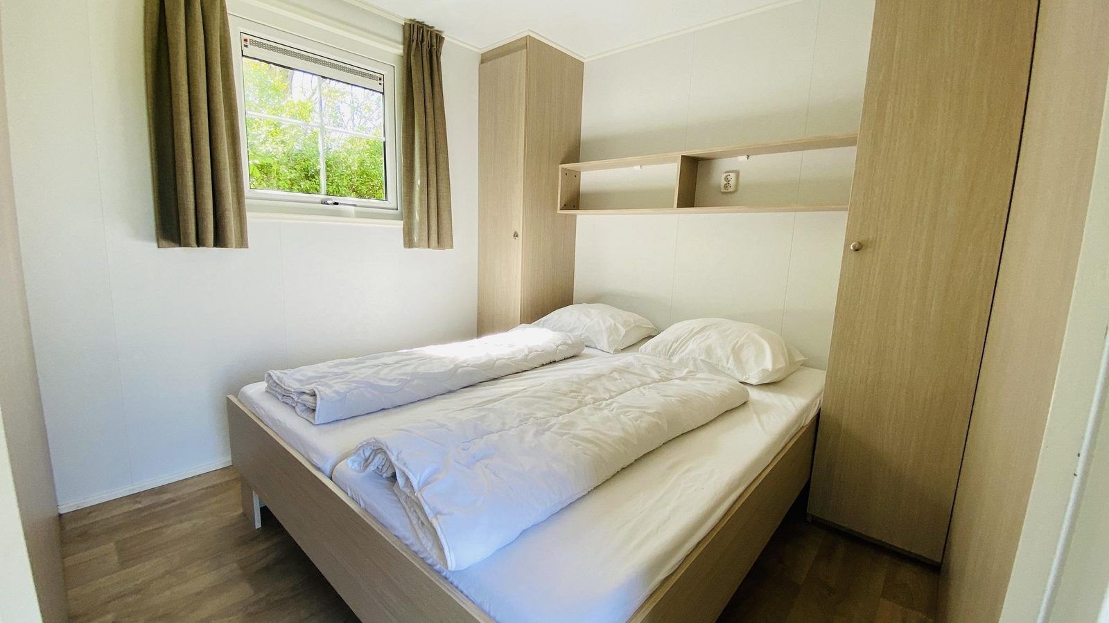 Master bedroom in VZ235 Chalet Veere in Veere, Walcheren with double bed