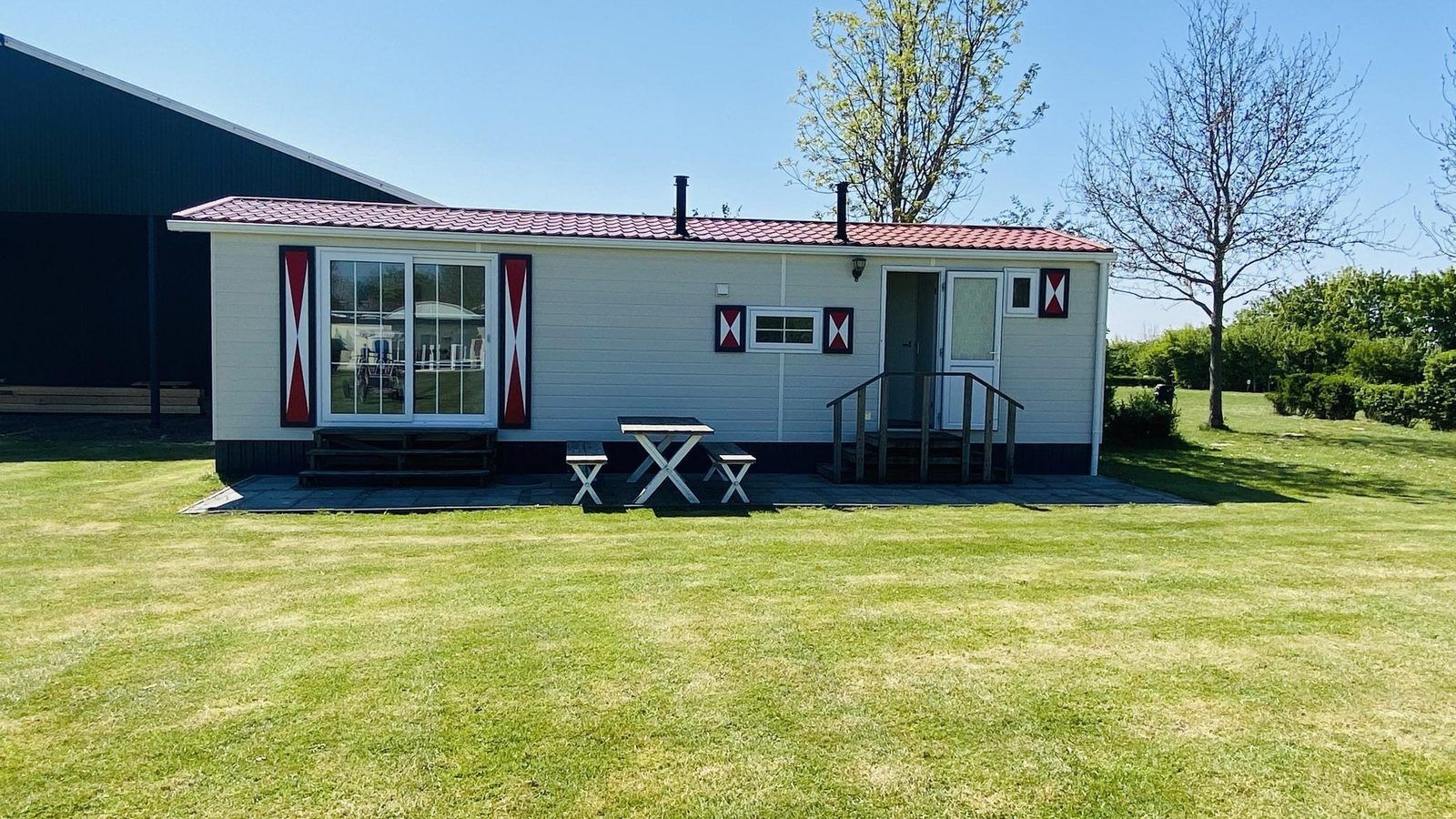 Front of VZ235 Chalet Veere in Veere, Zeeland with large windows