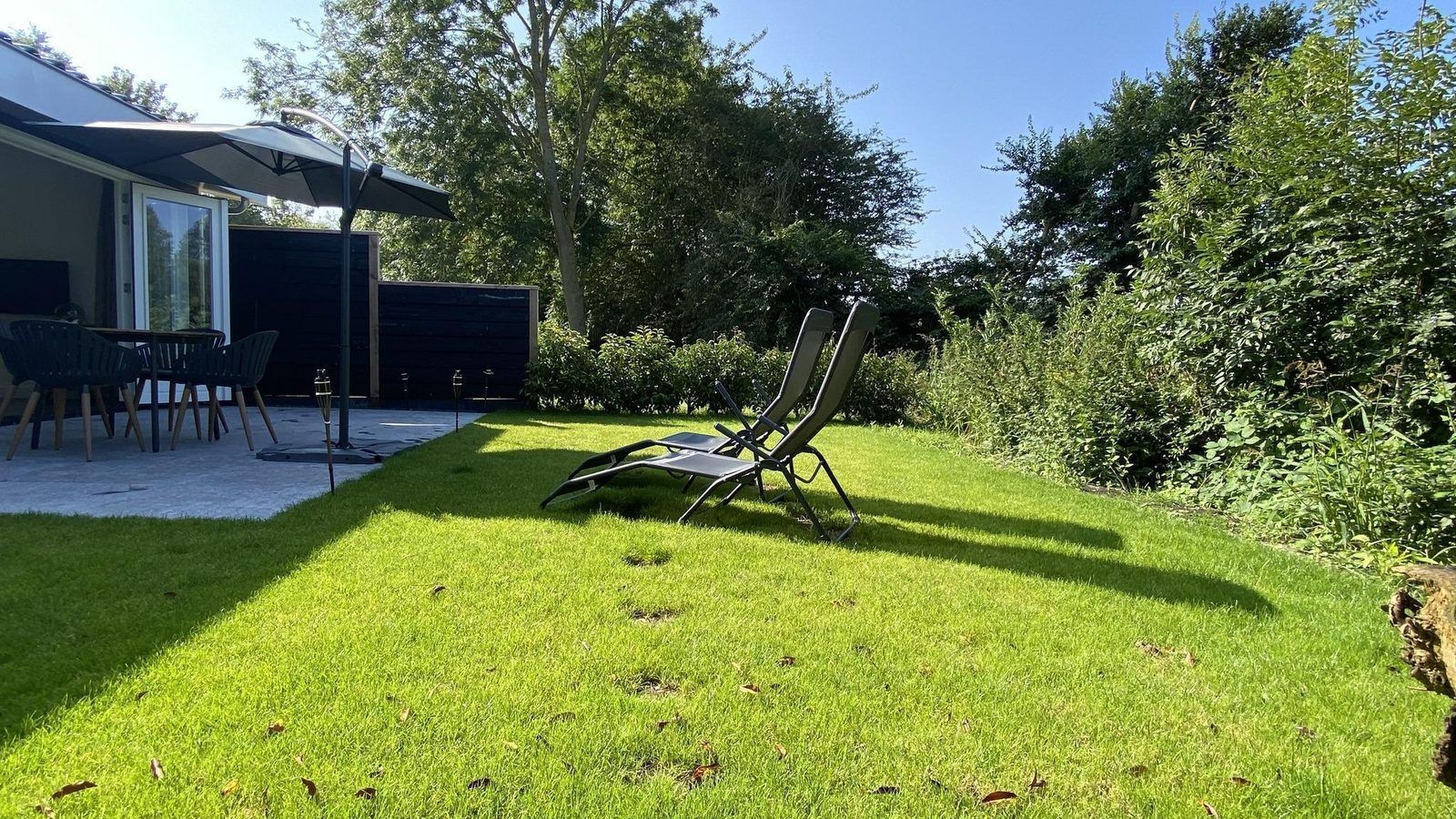 Relax on the sun loungers in the garden of VZ1064 Luxury vacation apartment in Veere, Walcheren, Zeeland.