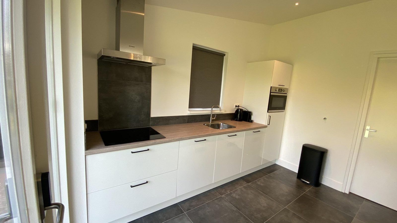 Sleek kitchen design in VZ1064 Luxury vacation apartment in Veere, Walcheren, Zeeland.