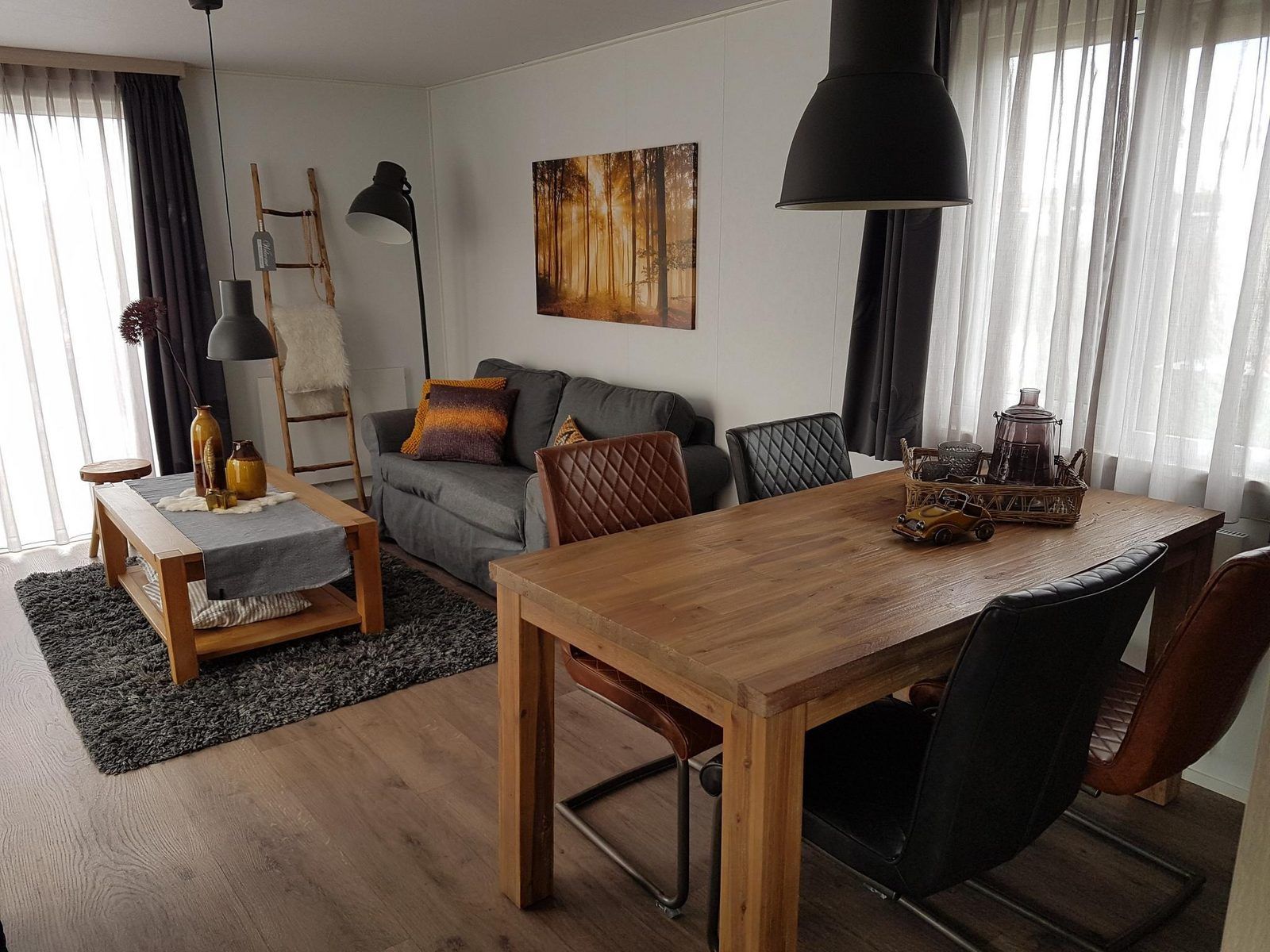 Stilvolles Wohnzimmer von VZ816 Chalet in Veere, Serooskerke, Walcheren mit moderner Einrichtung.
